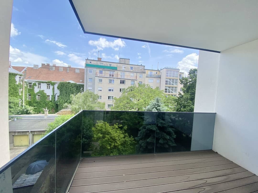 Erstbezug Wohnung am Aupark Balkon