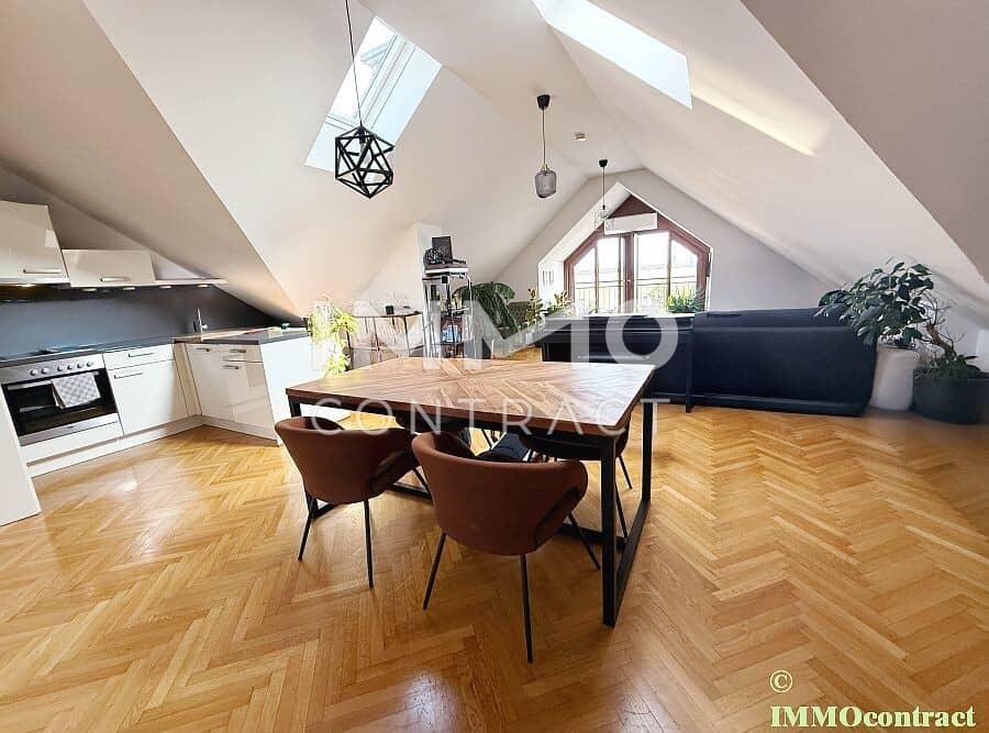 Dachgeschosswohnung near city center with air conditioning