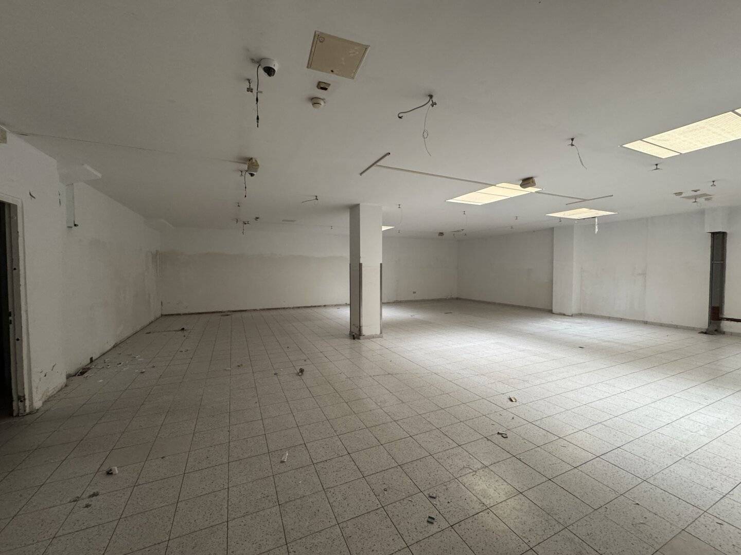 Large commercial space in a good location in Linz! View now! INQUIRIES NOW!