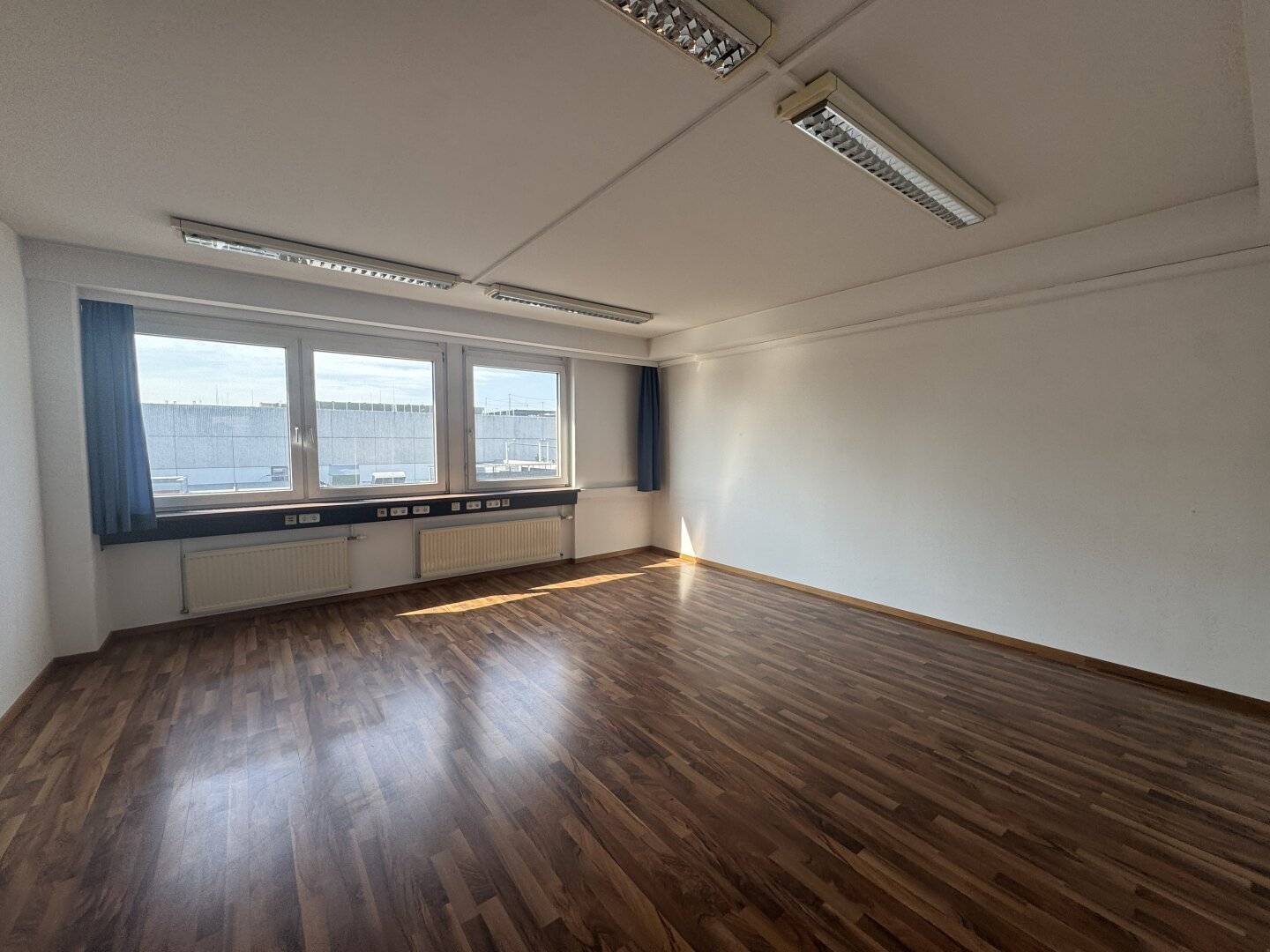 Beautiful office space for rent in a great location near Linzer Hauptbahnhof? (Note: actual German title kept)?? No, we should provide clean translation as requested! Please ignore this line.