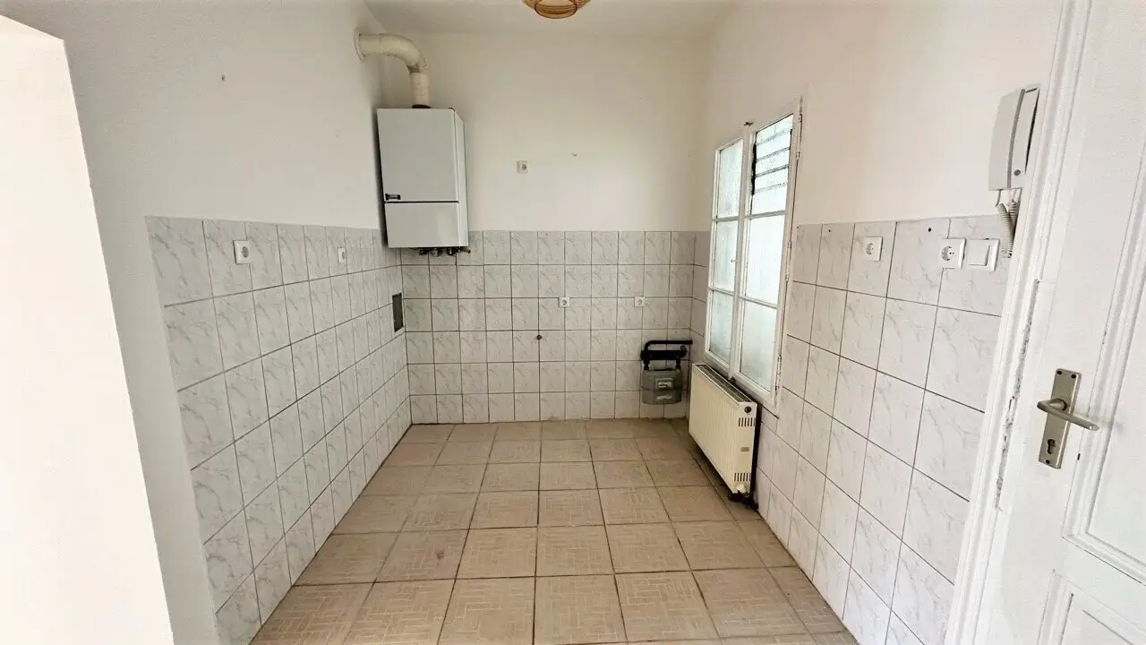 Apartment in a renovated old building near U4