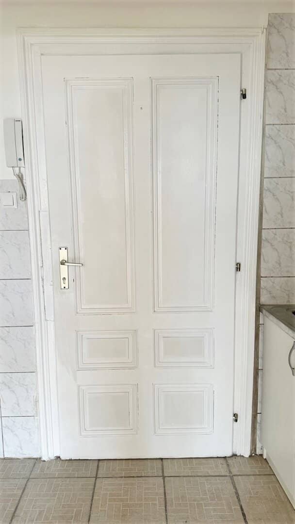 Apartment in a renovated old building near U4