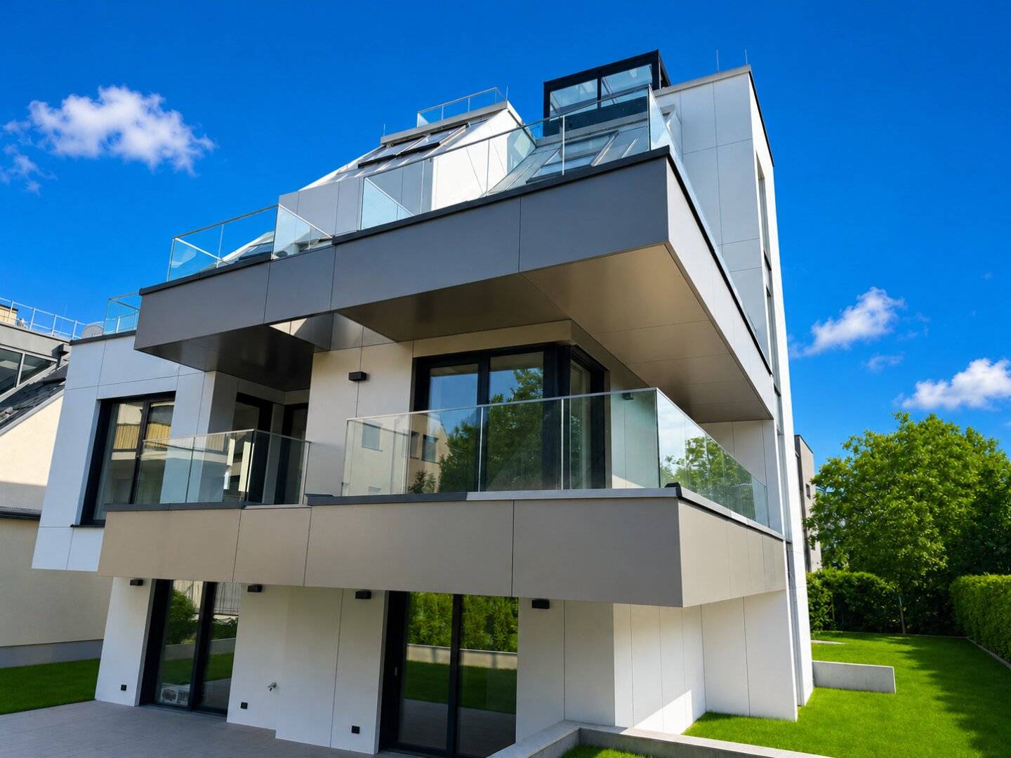 THE PEARLE SIEVERING! LUXURY HIGH END LIVING WITH VIENNA VIEW & BIG GARAGE!