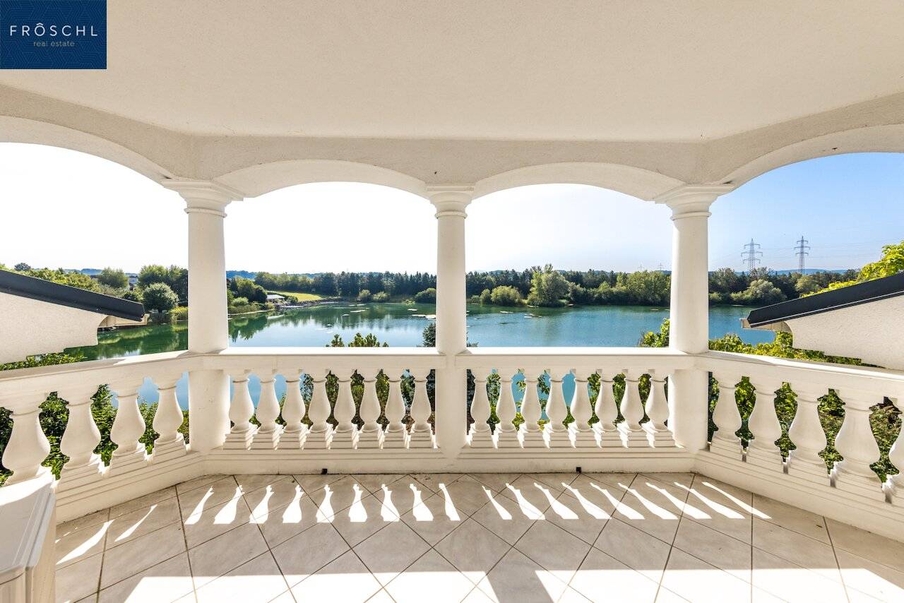 Das Refugium am See – exklusiver Landsitz mit eigenem Seegrundstück, Tennisplatz und über 6 Hektar Eigengrund