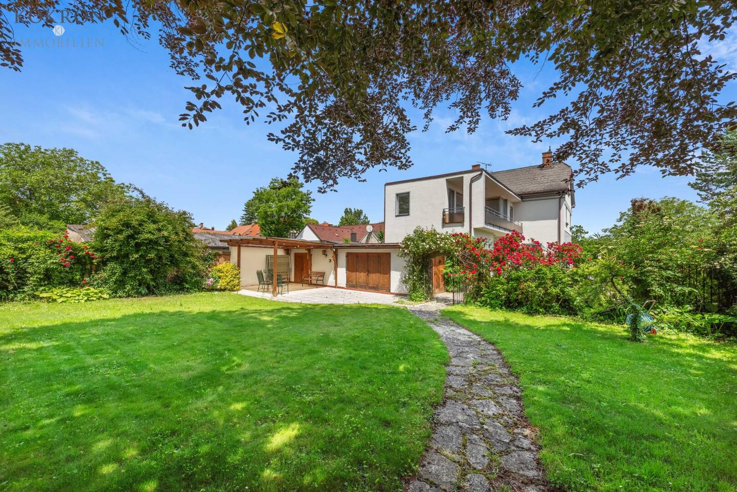 Old Girl Seeks Dream Princes - Villa for 1,000 and 1 Night in Bad Pirawarth? (note: keep original title)