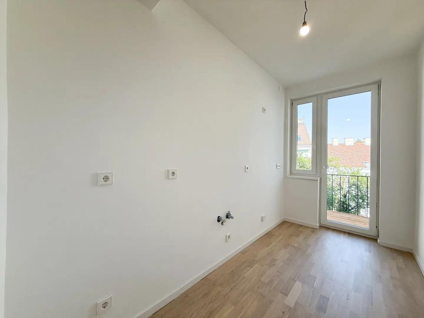 NÄHE TÜRKENSCHANZPARK: Frisch sanierte 3-Zimmerwohnung mit Balkon