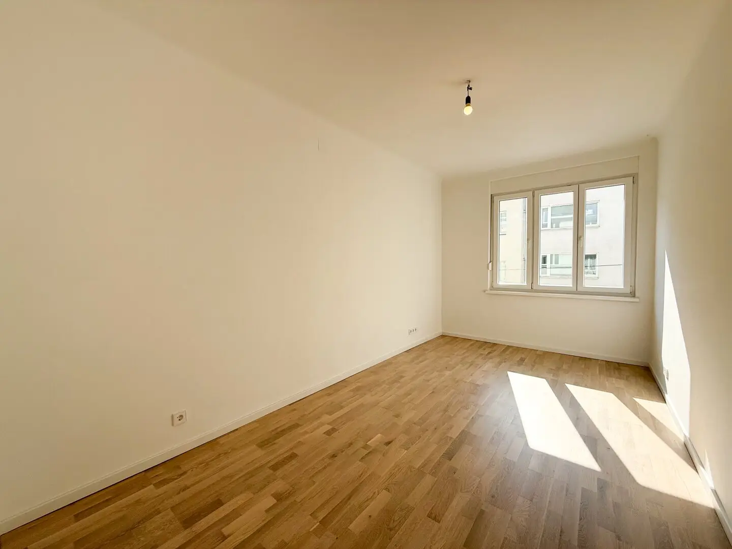 FRISCH SANIERT: 3-Zimmerwohnung mit 107 m² Eigengarten
