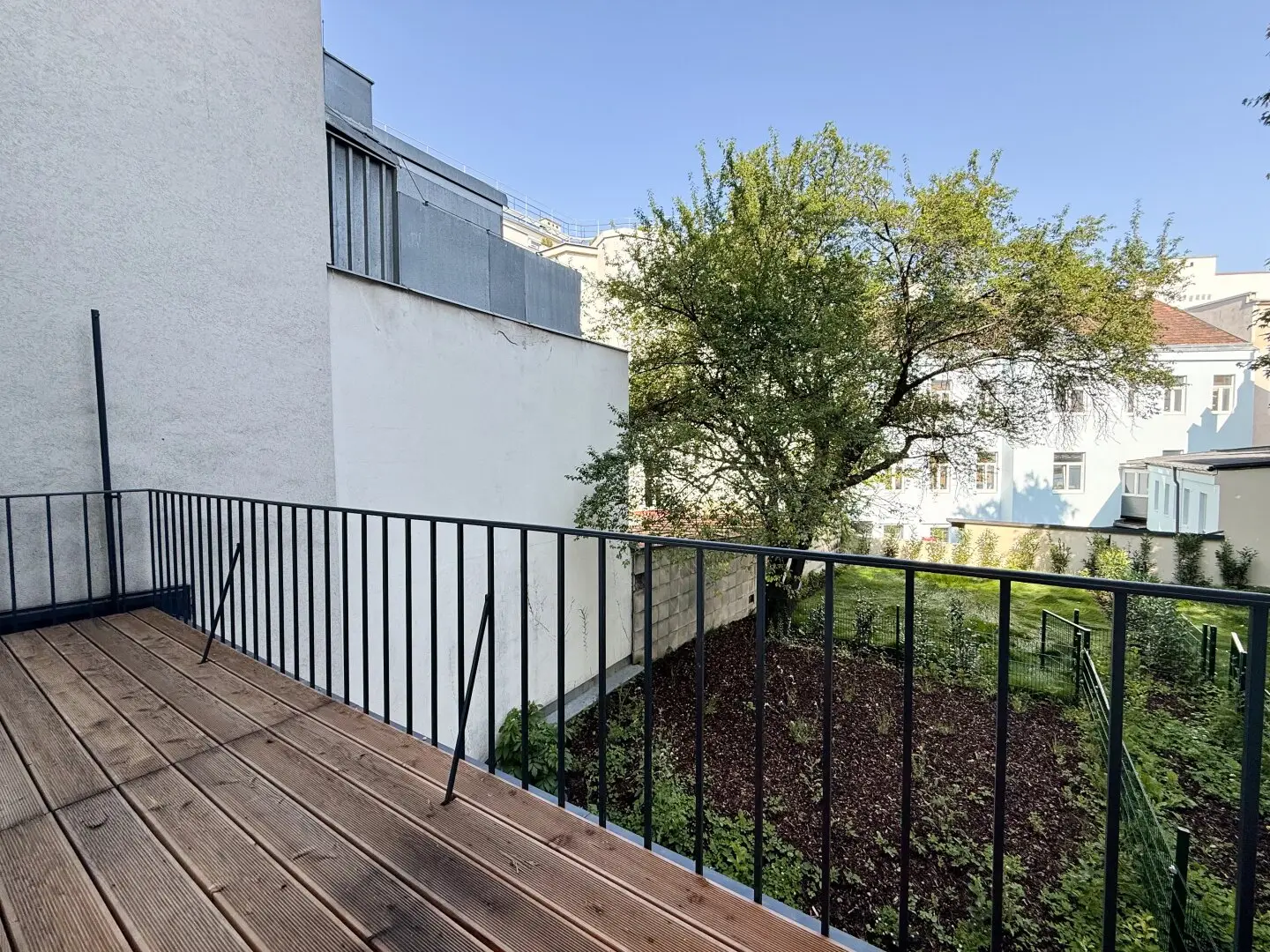NÄHE TÜRKENSCHANZPARK: Frisch sanierte 3-Zimmerwohnung mit Terrasse