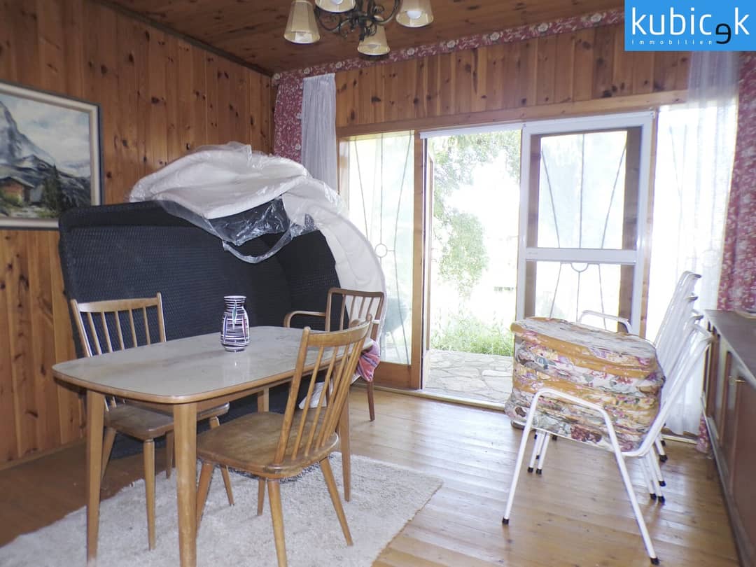 Wohnzimmer mit Ausgang in den Garten