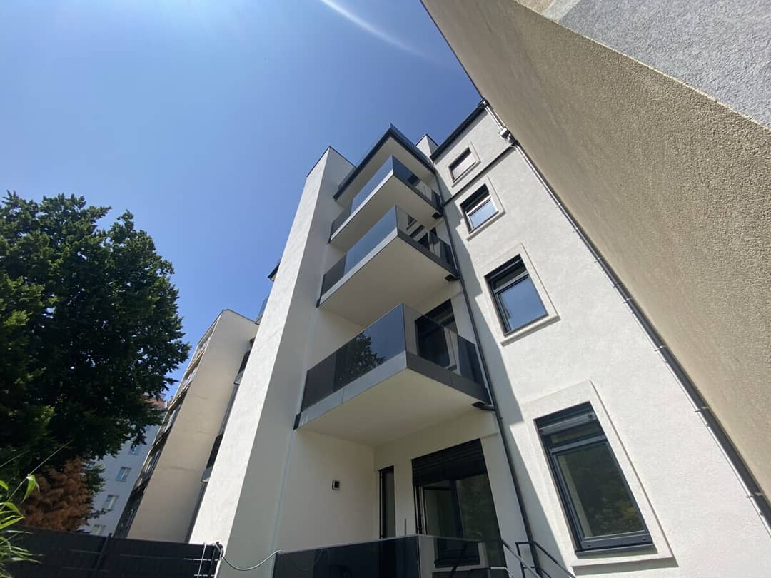 Wohnung kernsaniert Altbau mit Balkon und Lift
