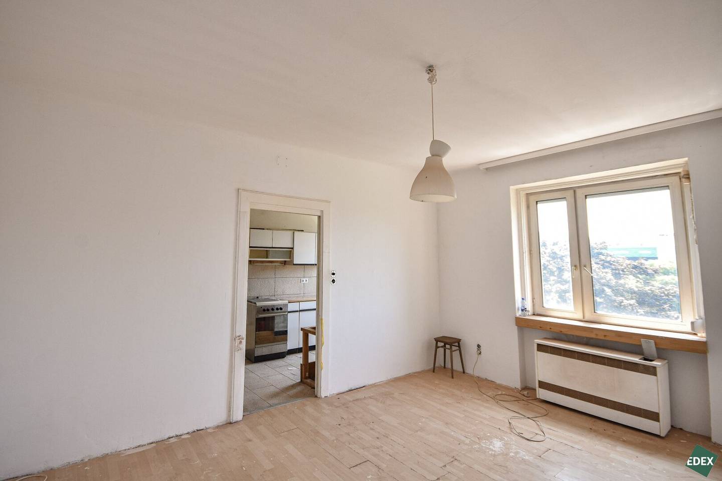 Altbau apartment with separate kitchen in quiet Simmering location