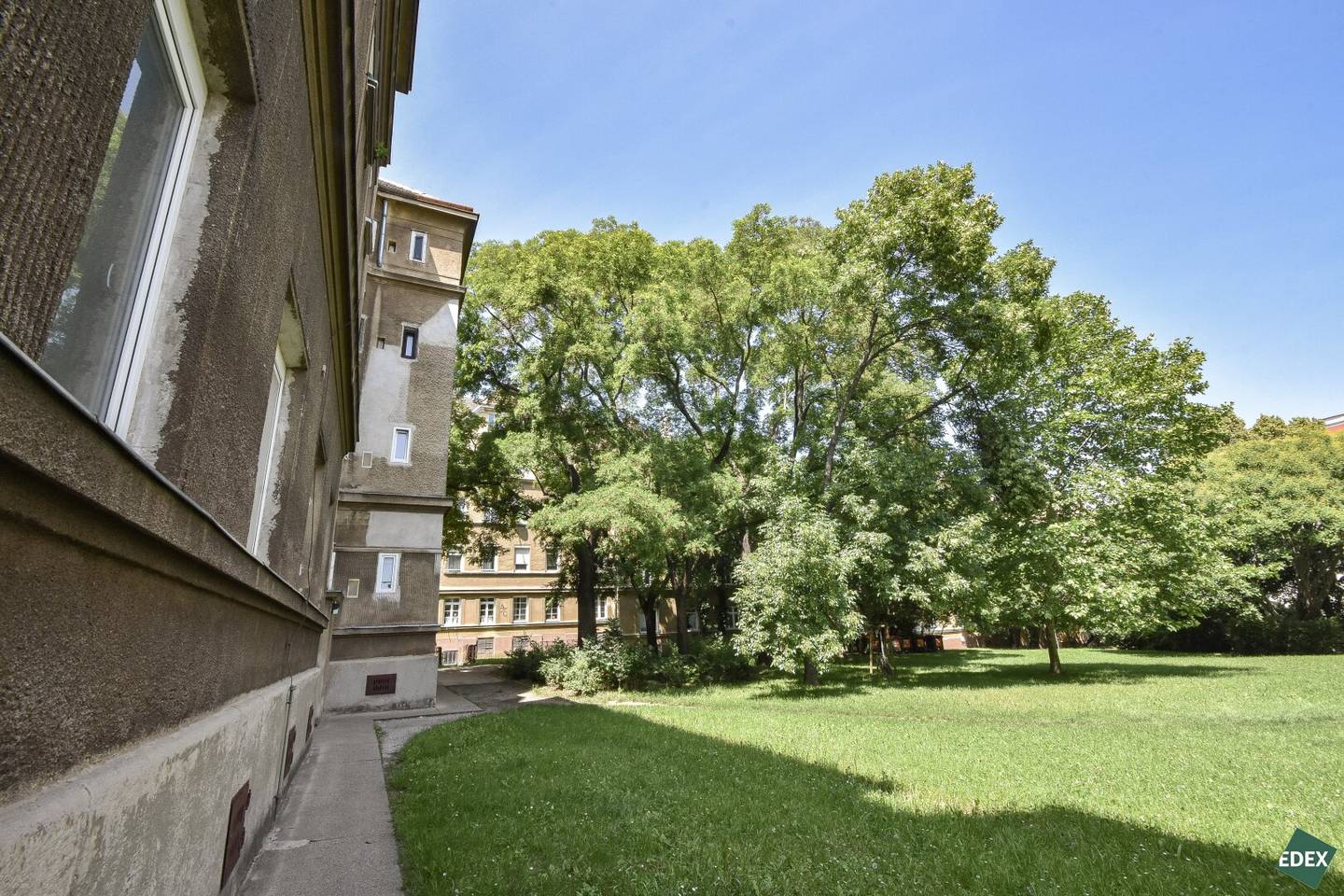Altbau apartment with separate kitchen in quiet Simmering location