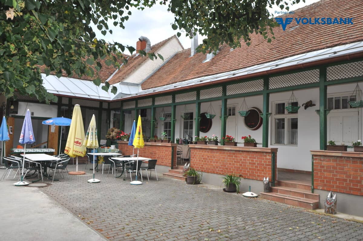 GASTHOF - Restaurant mit Gastgarten im Innenhof und 5 Gästezimmern