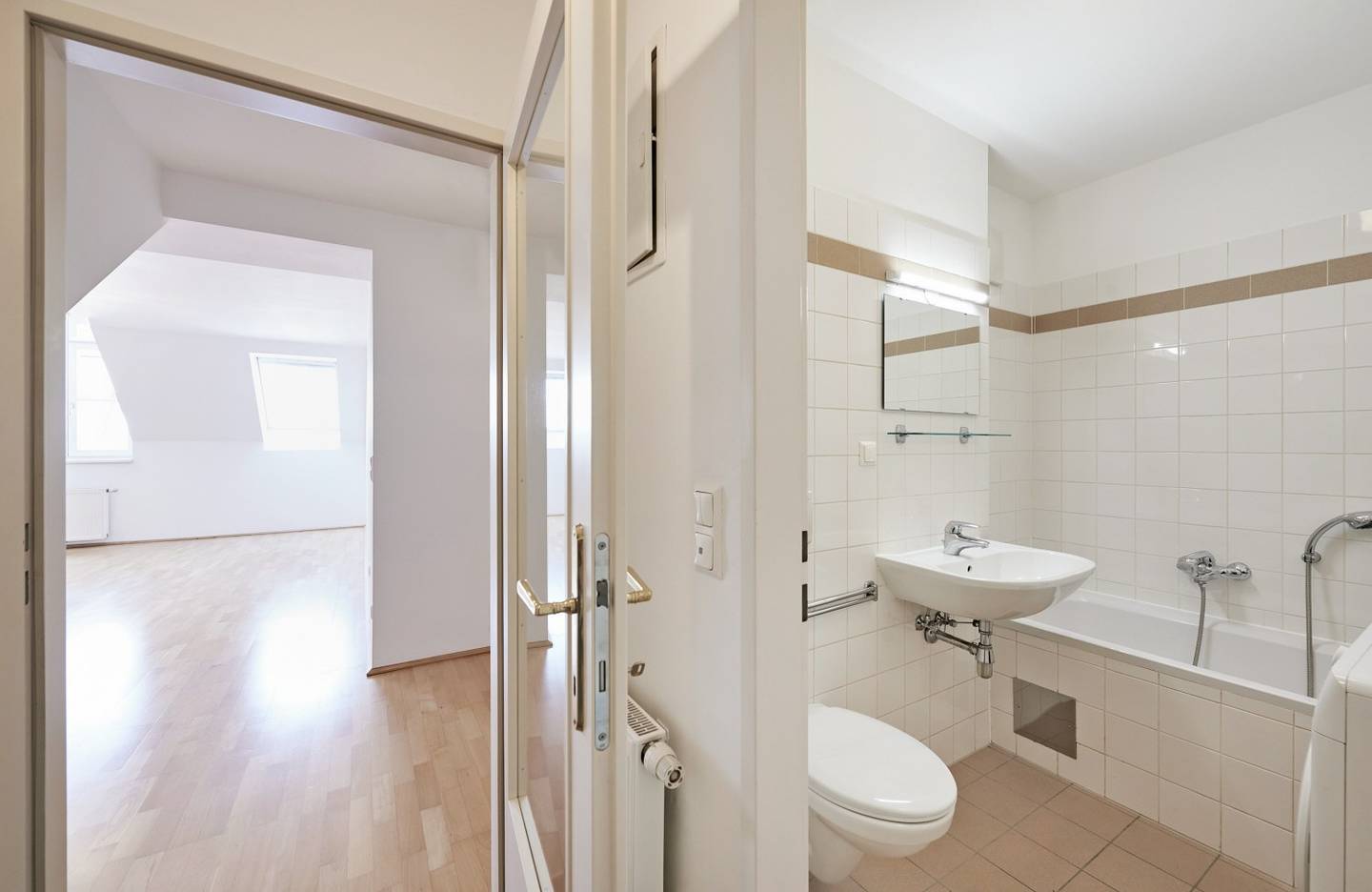 Attic apartment bright quiet with elevator