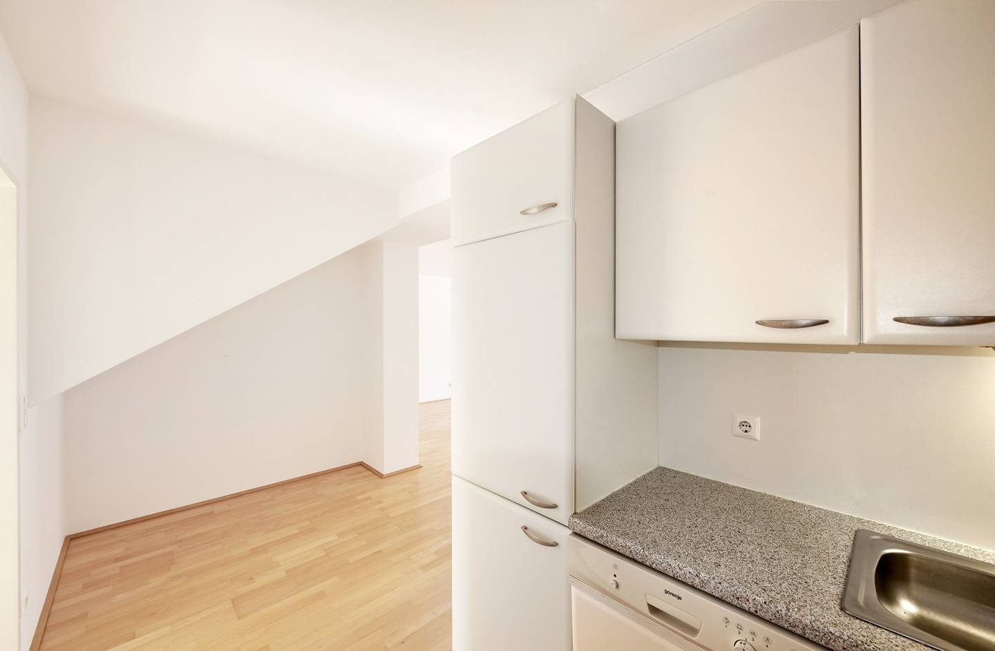 Attic apartment bright quiet with elevator