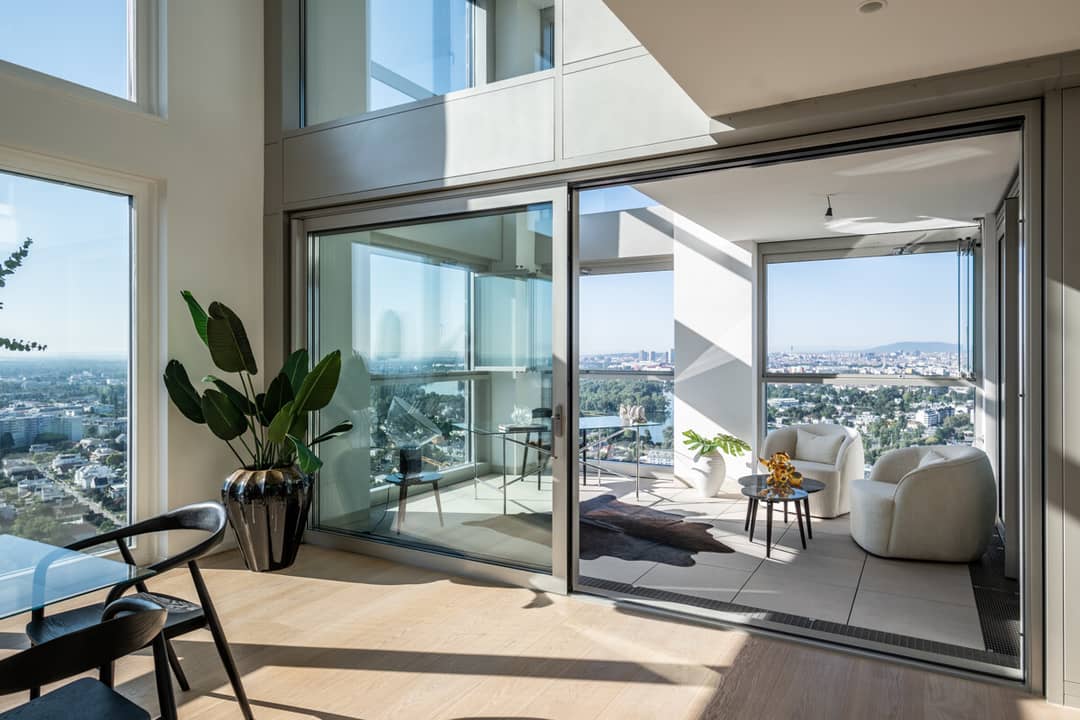 Penthouse with top floor pool and Danube view