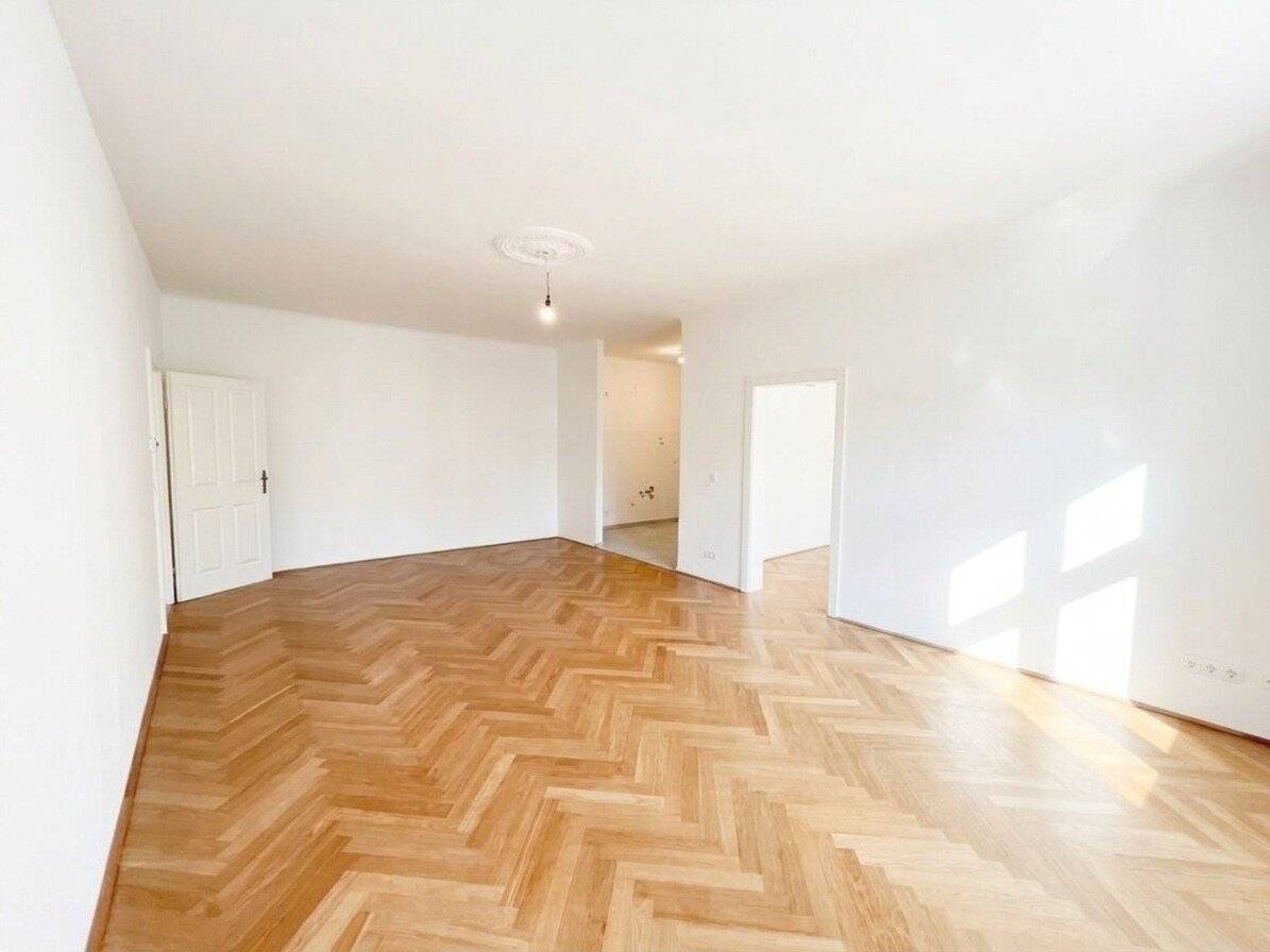 Denkmalgeschütztes Stadtpalais Frisch sanierte Wohnung