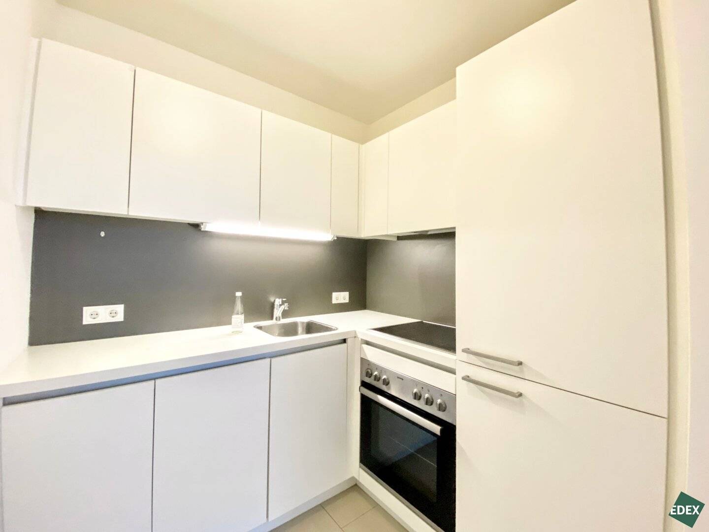 Beautiful 2-room apartment with green view near the main station