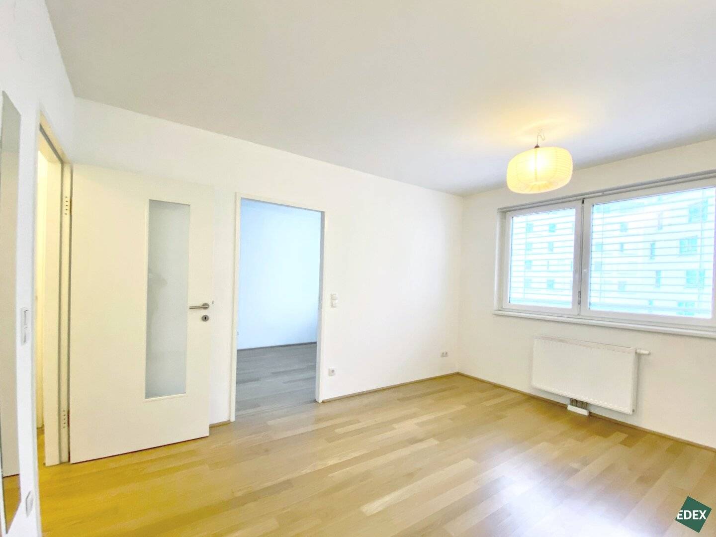 Beautiful 2-room apartment with green view near the main station