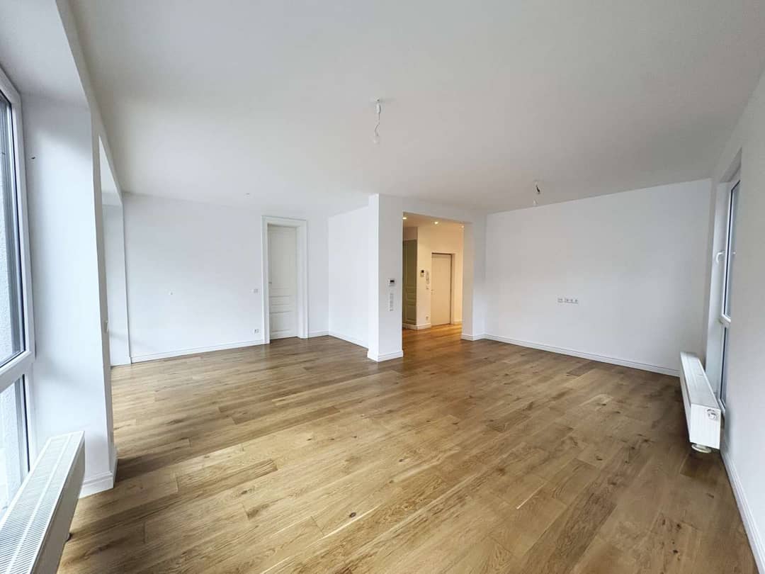Moderne Wohnung mit zwei Balkonen