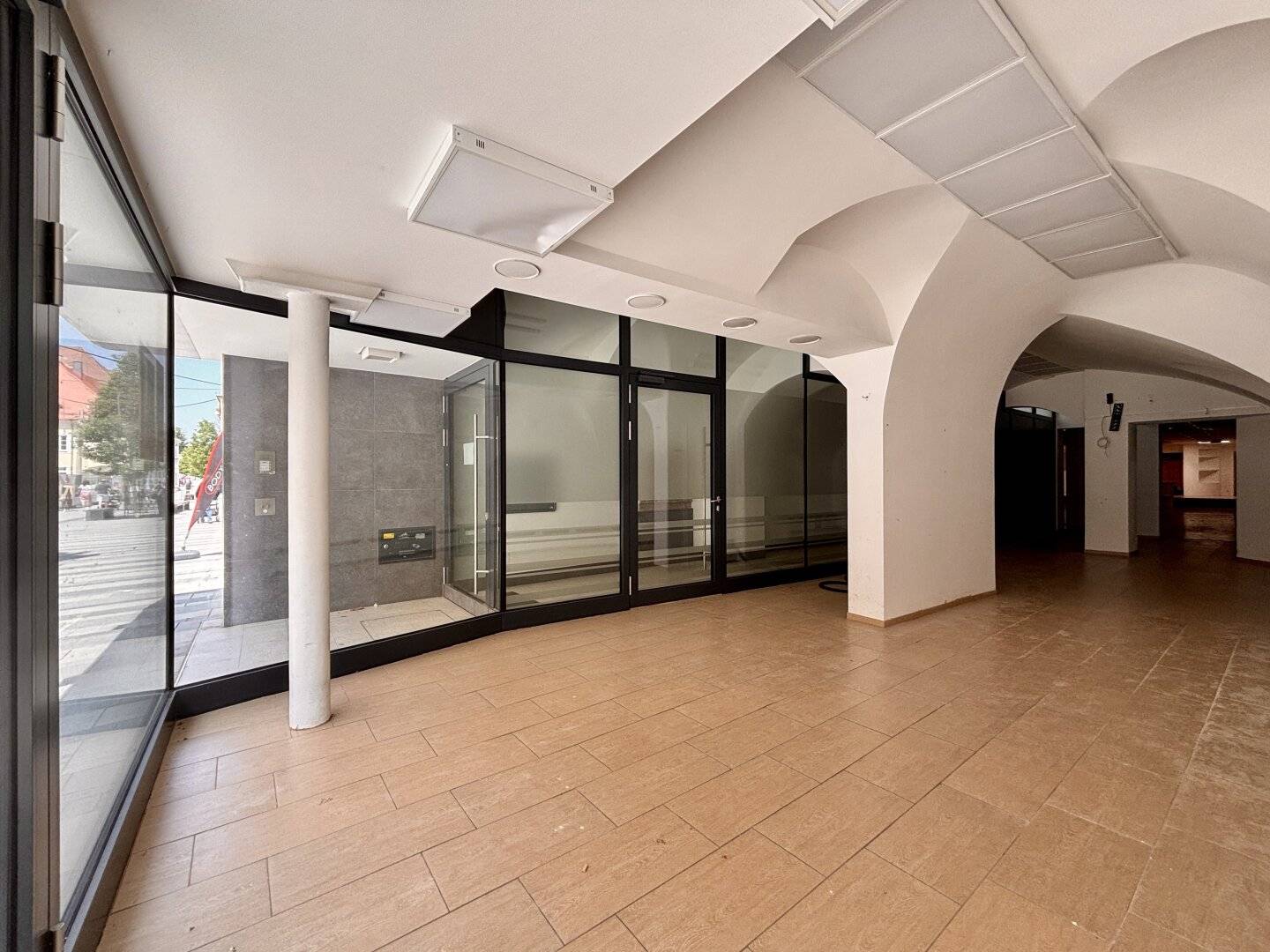 Beautiful commercial space near Hauptplatz | Two entrances | Numerous design possibilities