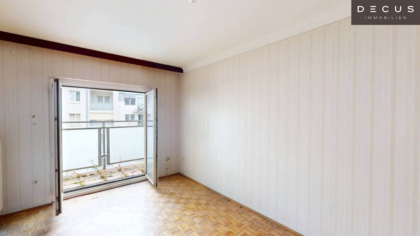 Attic apartment with west terrace and lift