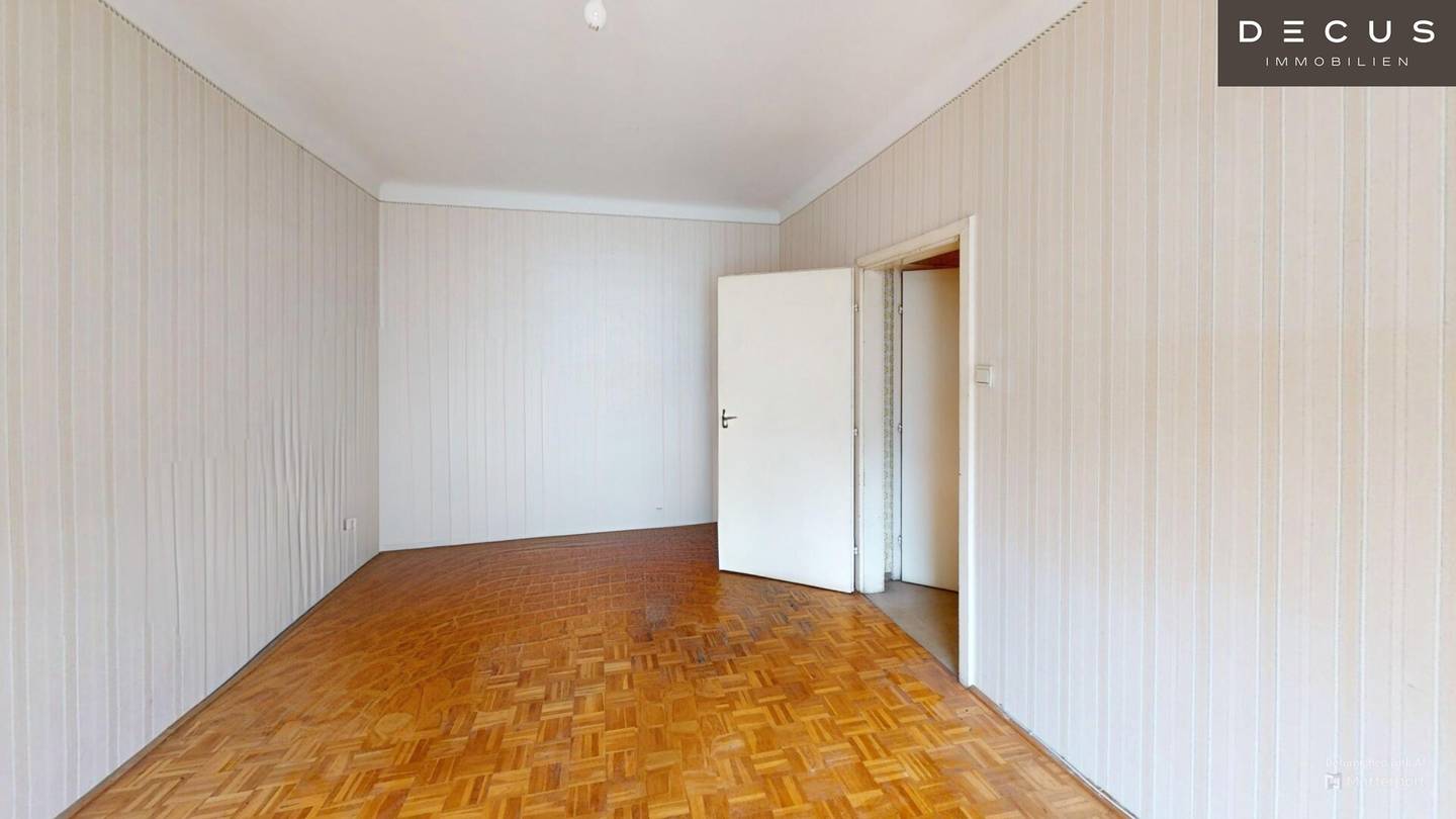 Attic apartment with west terrace and lift