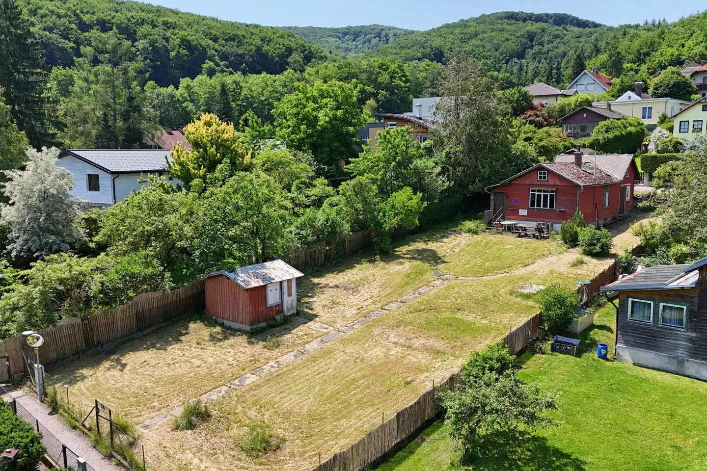 Quiet green location in Purkersdorf: Dream building plot with a demolition house