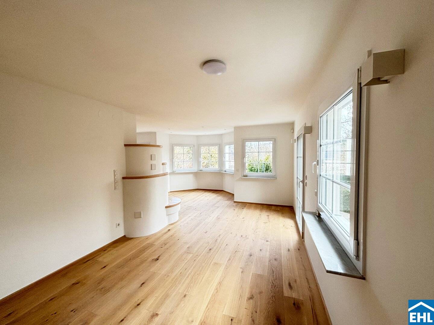 Your dream house in Vienna: well-kept single-family house with garden and swimming pool?Please remove question mark? But we are not to include extra punctuation.