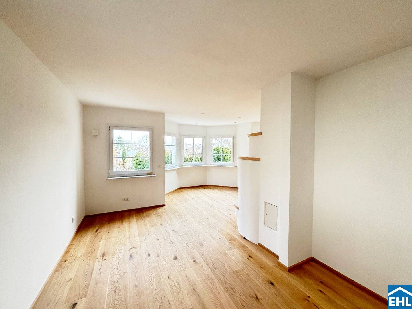 Your dream house in Vienna: well-kept single-family house with garden and swimming pool?Please remove question mark? But we are not to include extra punctuation.