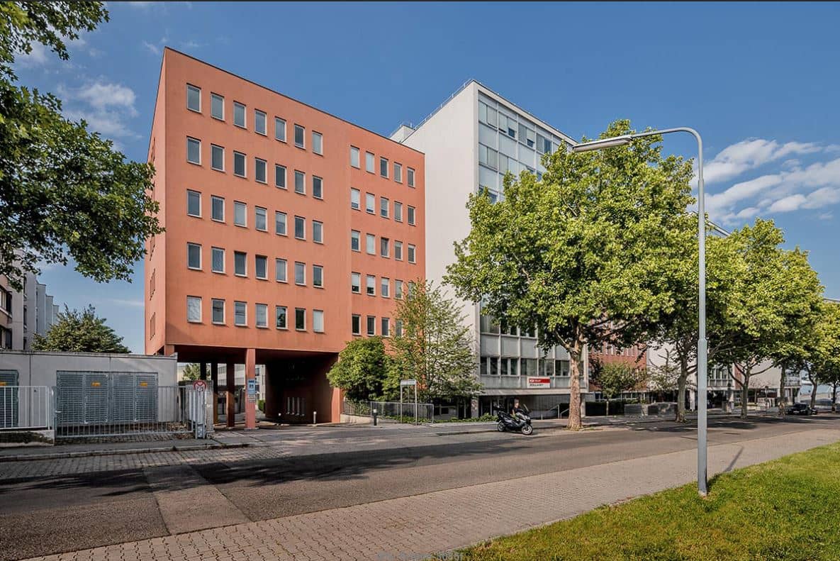 Wohnung with lab space near the main station