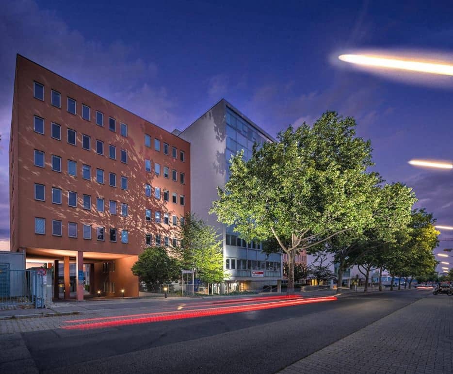 Wohnung with lab space near the main station