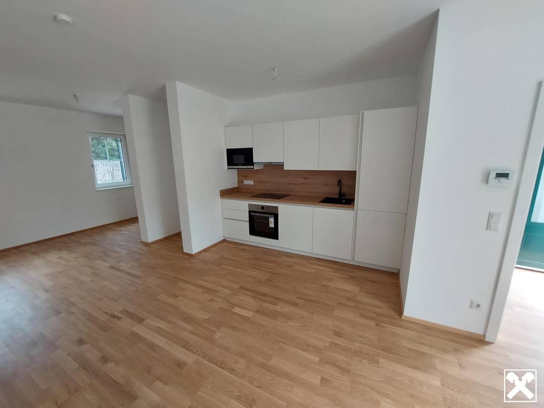 Erstbezug Wohnung mit Garten und Stellplätze