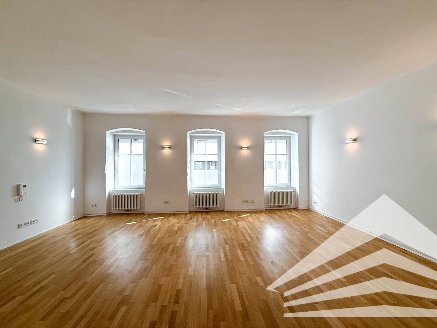 Extravagantes Büro mit Küche im Stockhofviertel - TG-Platz verfügbar!