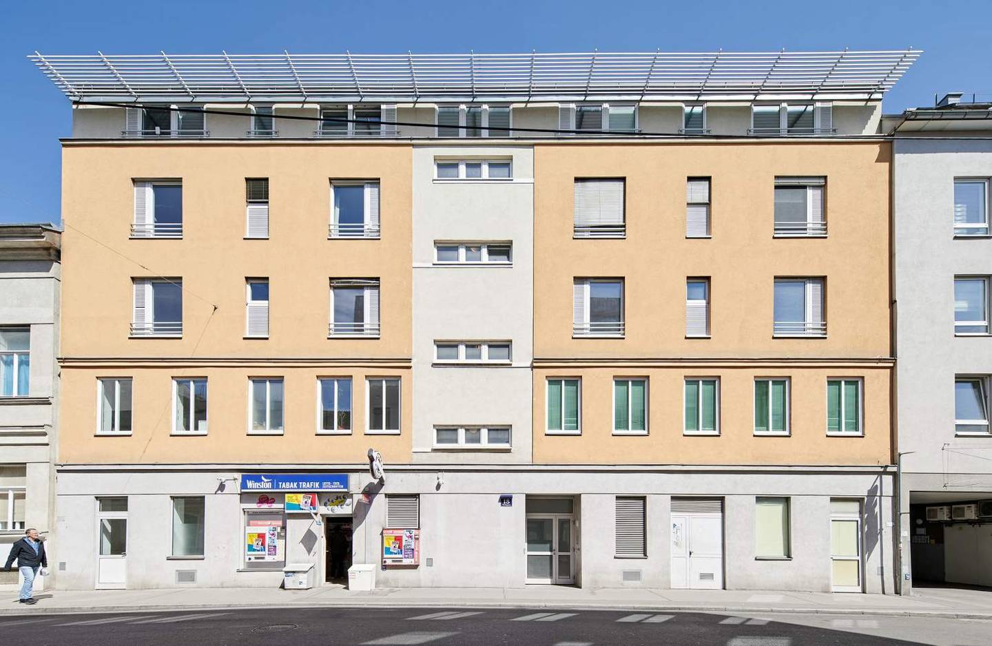 Old building apartment in a quiet location near park and U4 U6