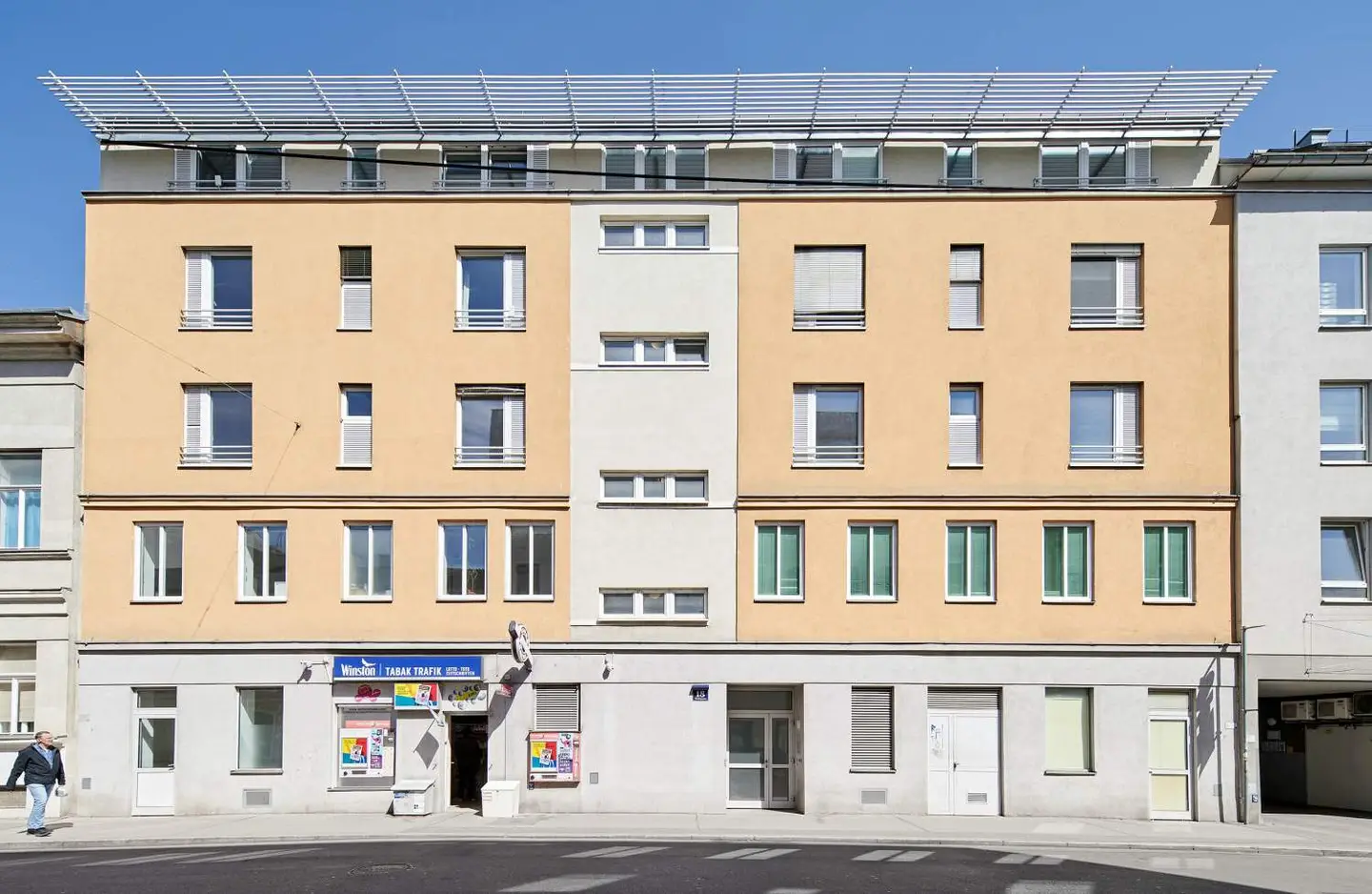 Old building apartment in a quiet location near park and U4 U6