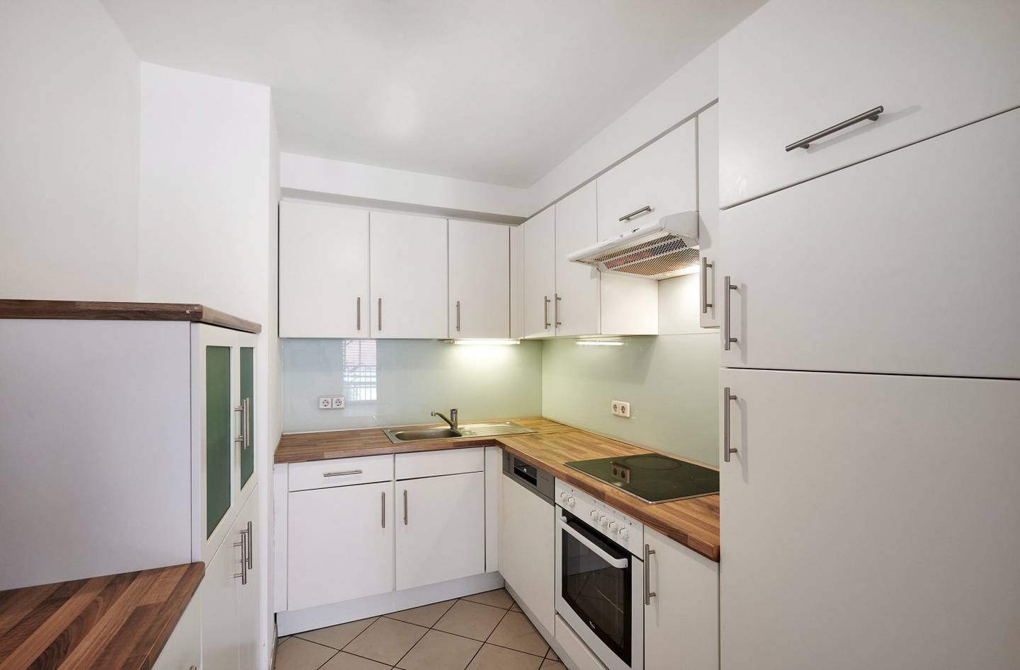 Old building apartment in a quiet location near park and U4 U6
