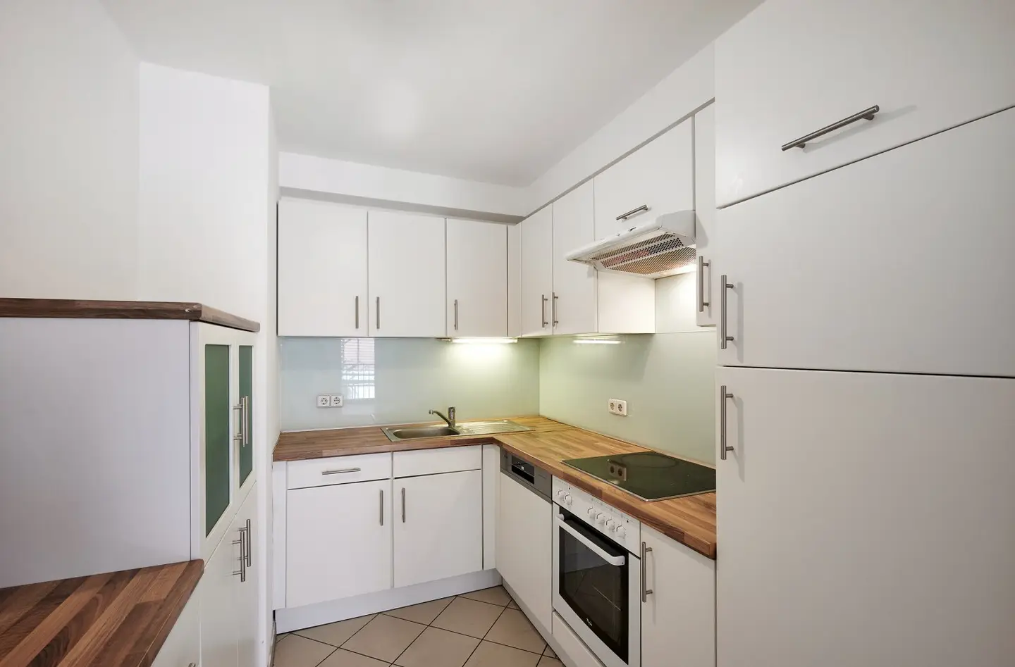 Old building apartment in a quiet location near park and U4 U6