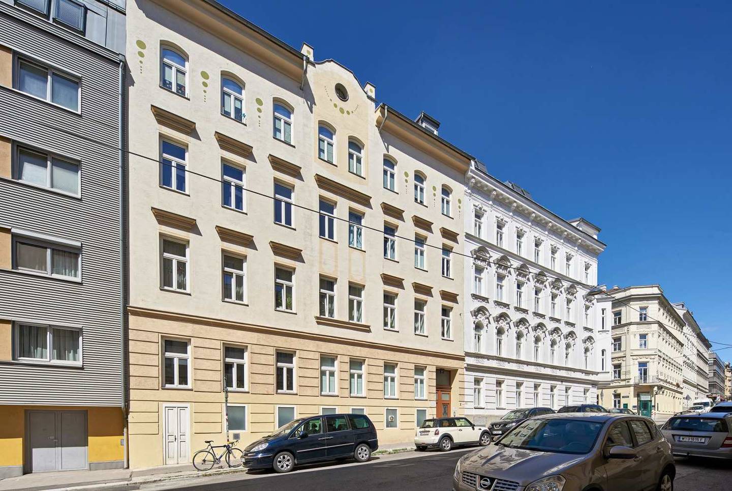 Altbauwohnung unbefristet vermietet mit Aufzug