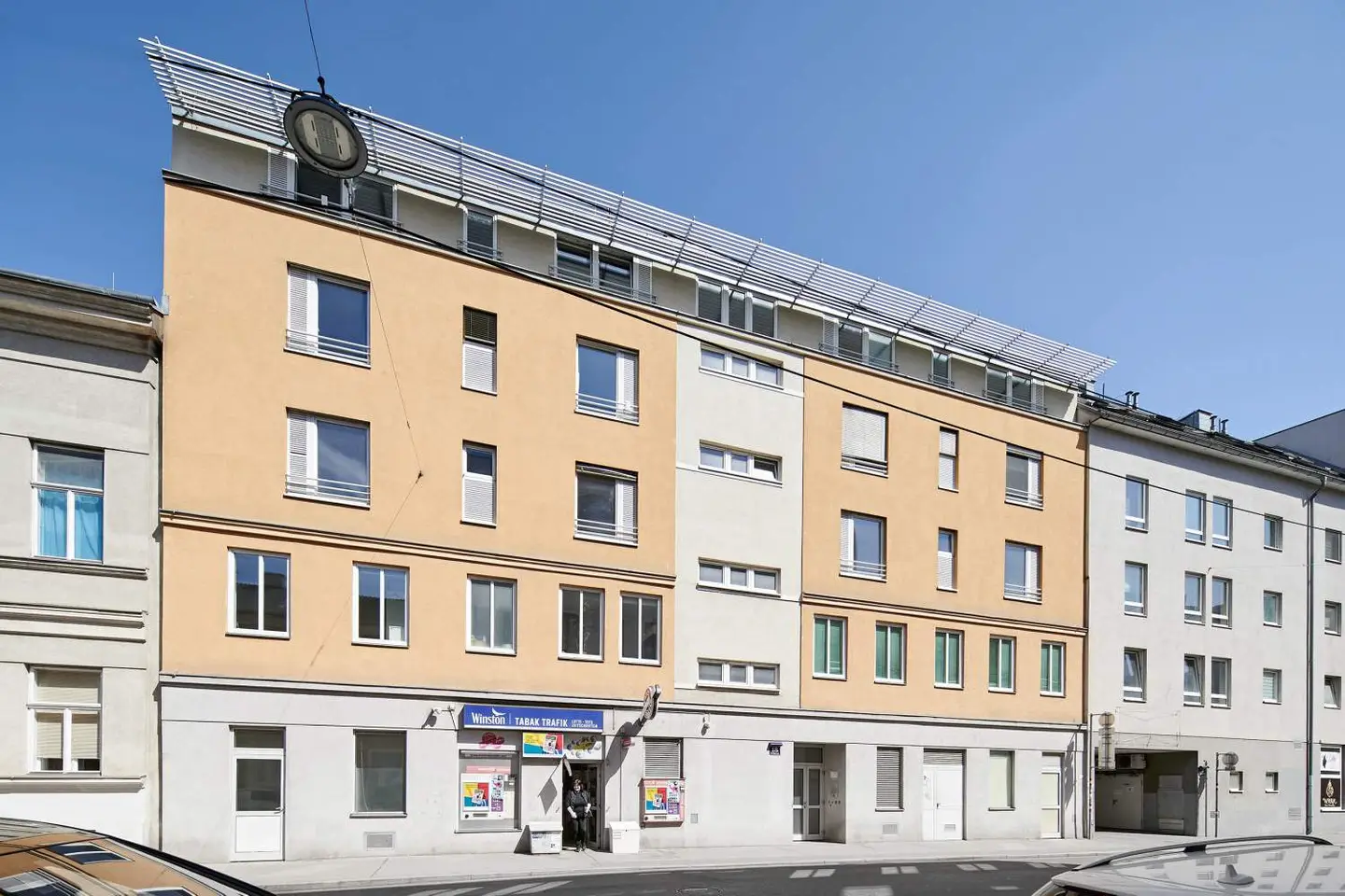 Apartment with terrace in a historic building near U4 U6
