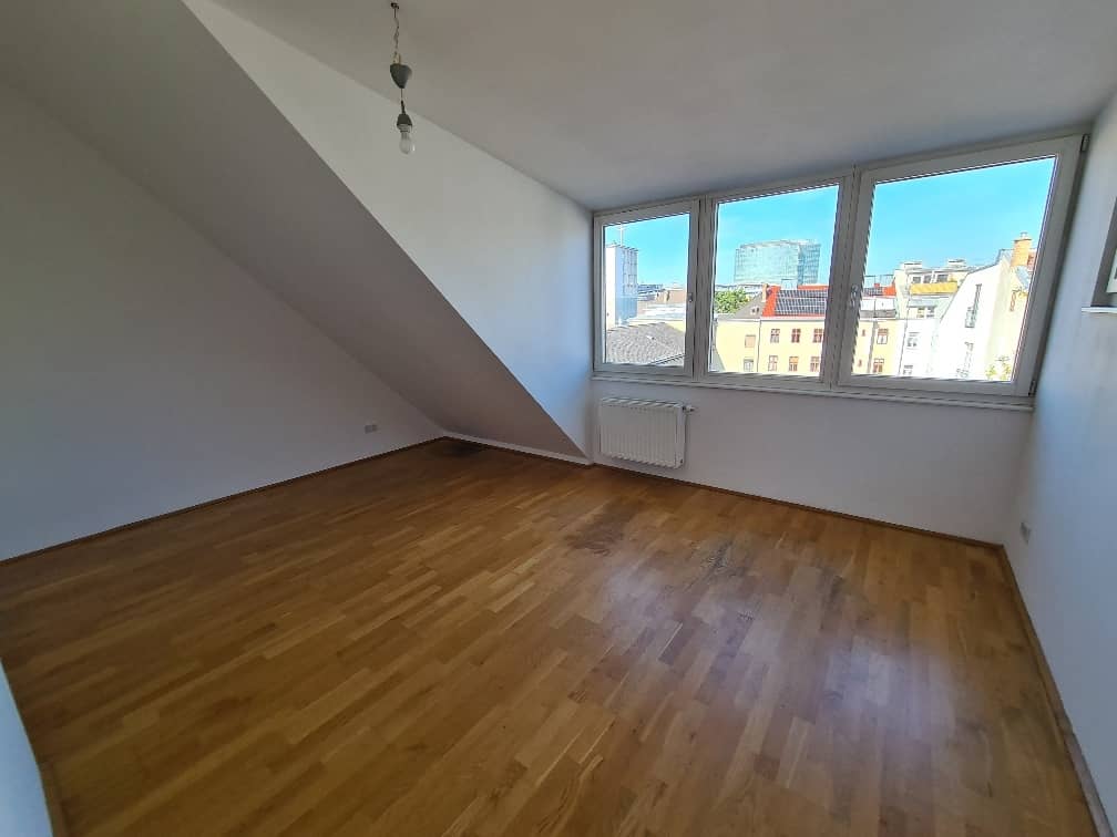 Top floor apartment with courtyard terrace quiet location