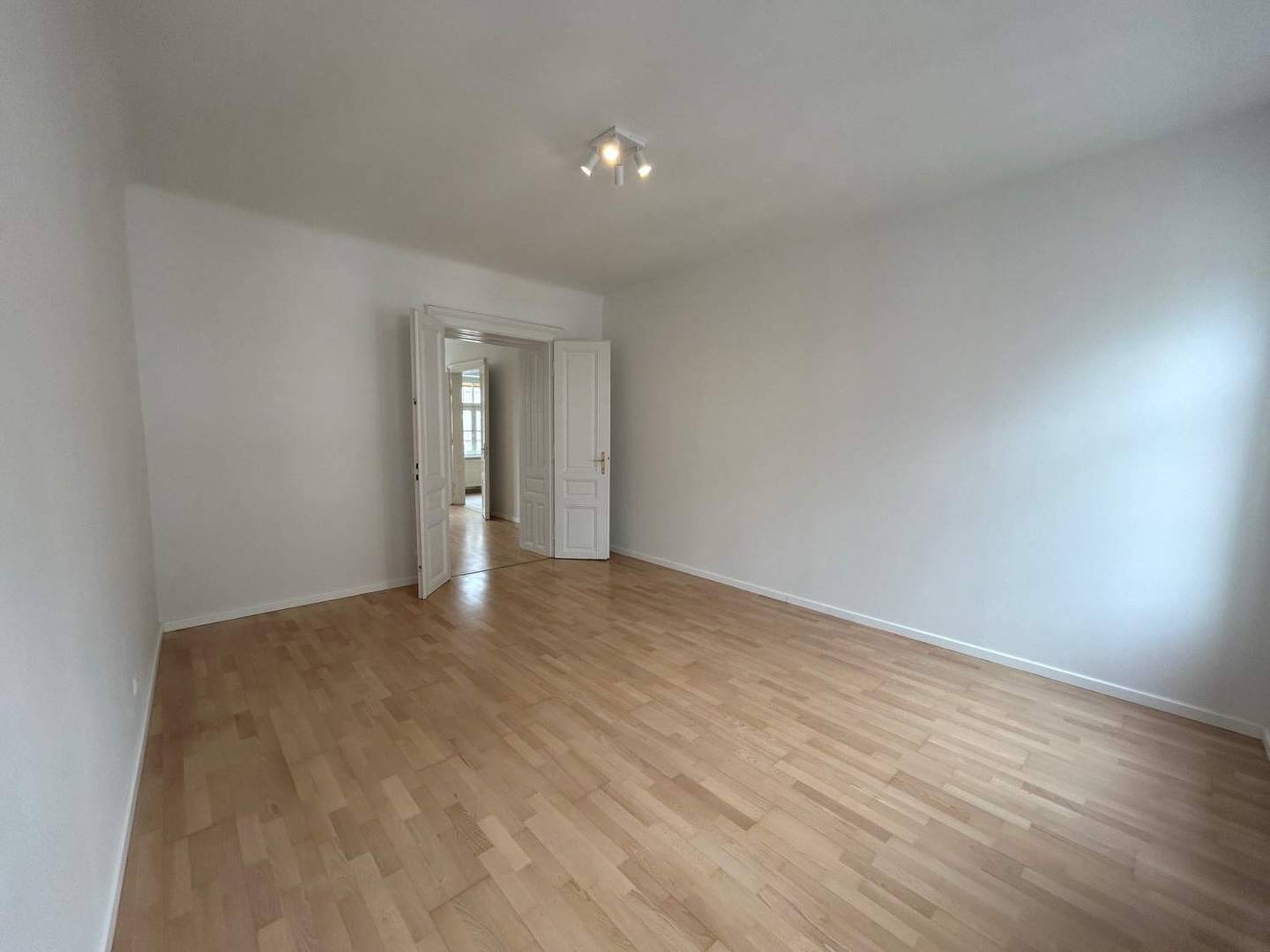 Altbauwohnung mit Innenhof und Aufzug