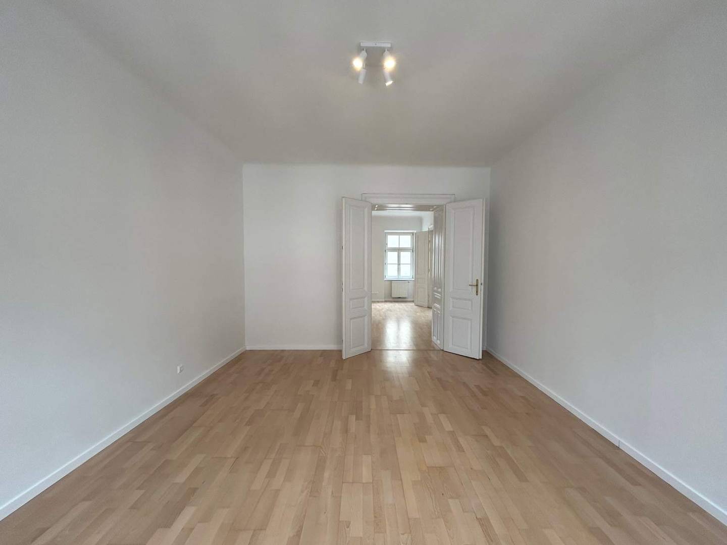 Altbauwohnung mit Innenhof und Aufzug