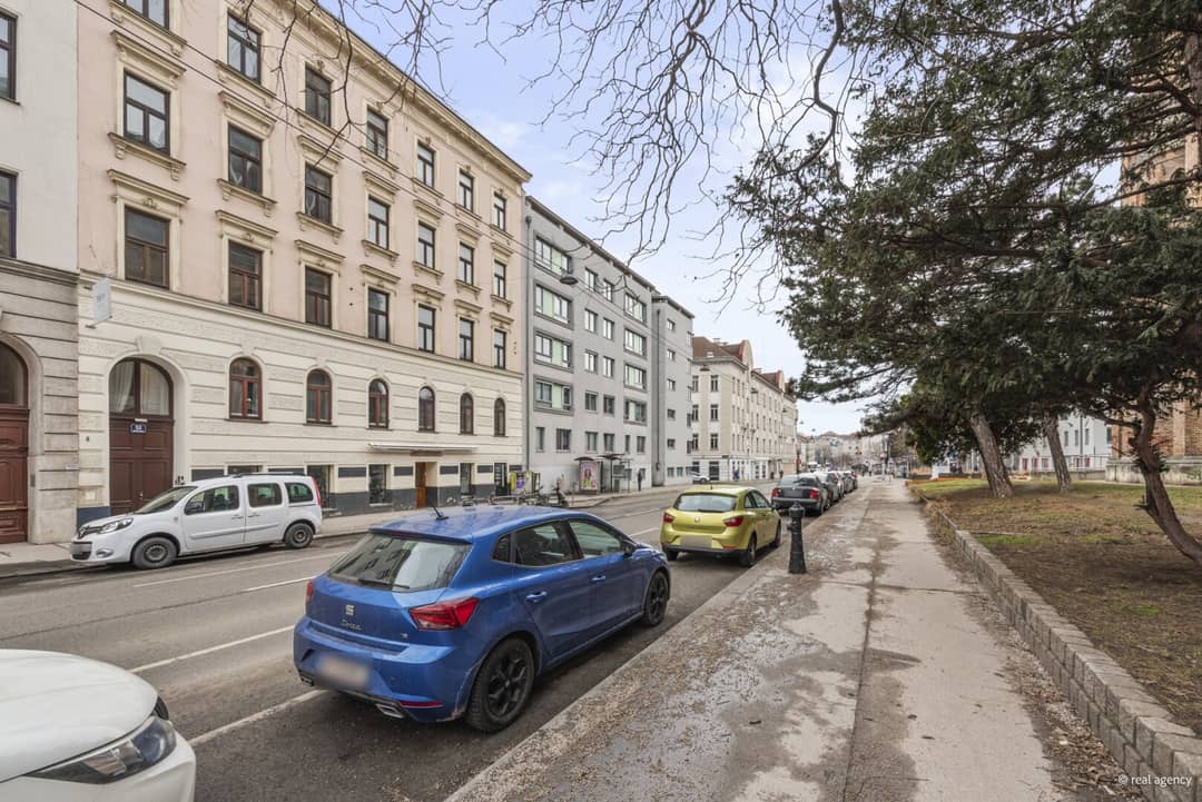 1-Room Office 34m² Family Square