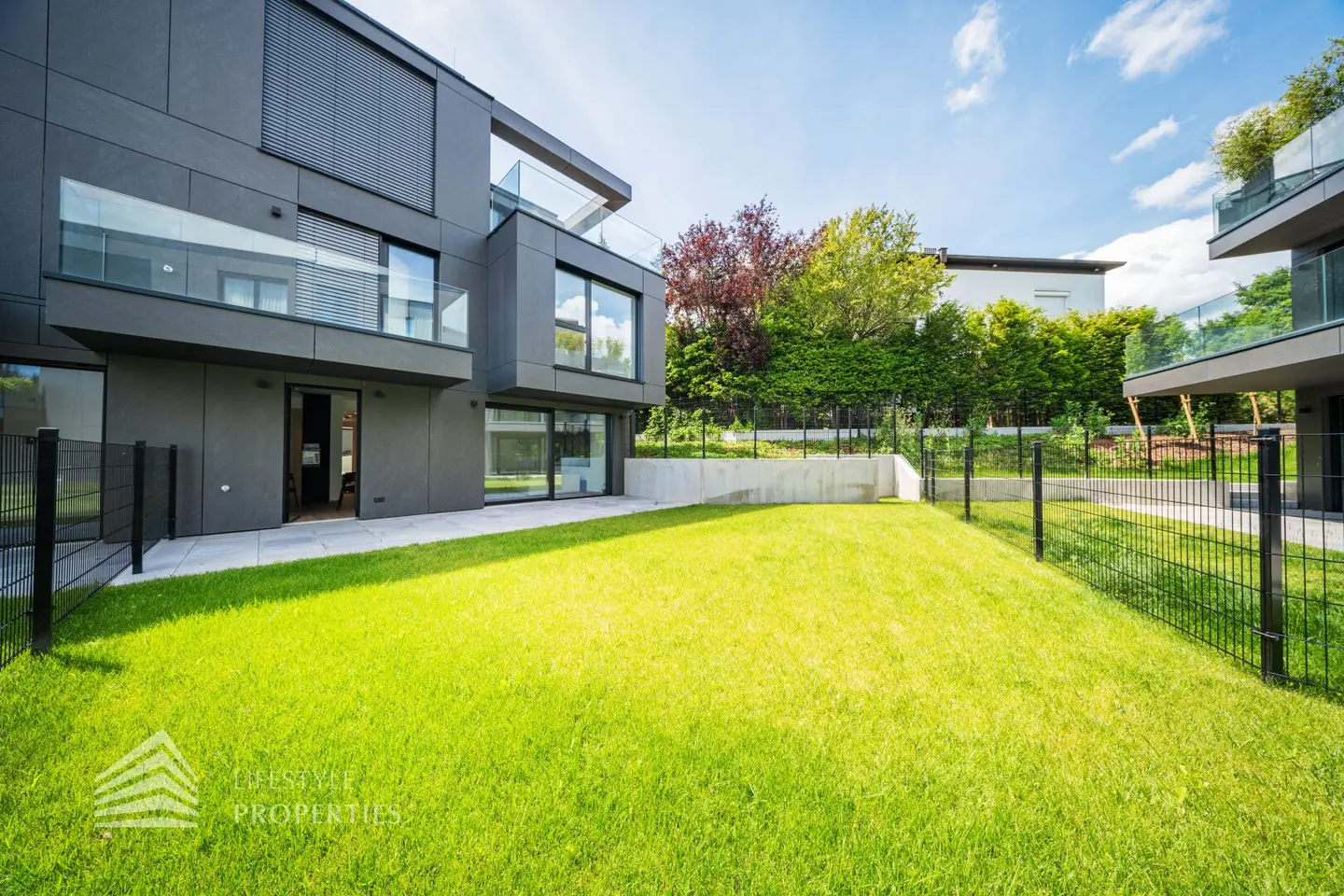 Ground floor apartment with garden and terraces
