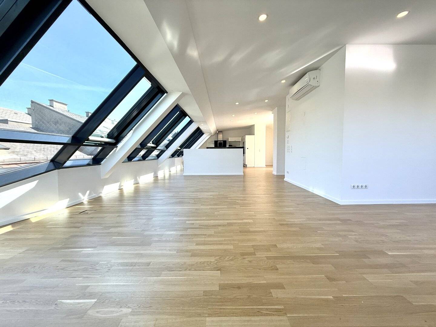 Dachgeschosswohnung mit Panoramablick und Terrasse