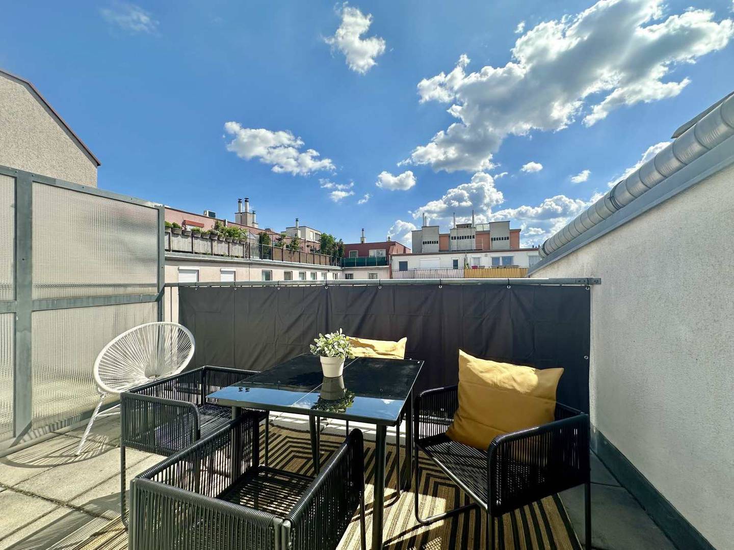 Maisonette apartment with terrace in a quiet courtyard