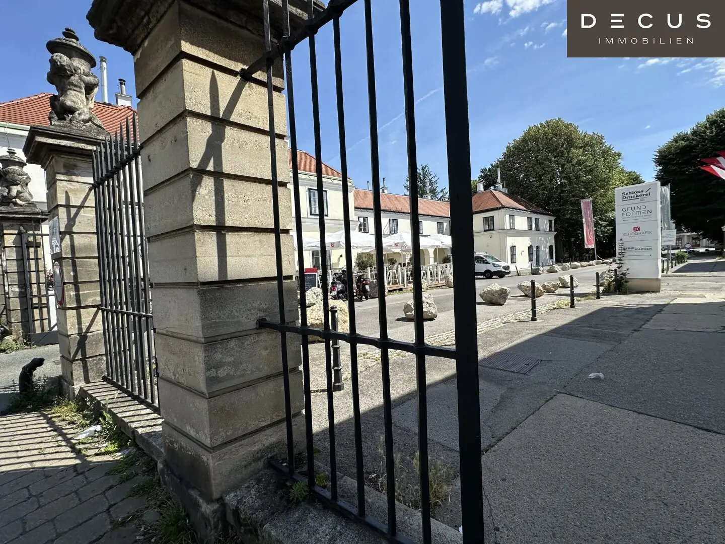 Ground Floor Space in Schloss Hetzendorf