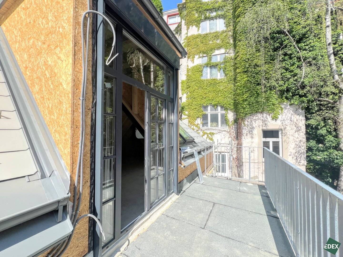 First occupancy | Townhouse with two terraces in a quiet location