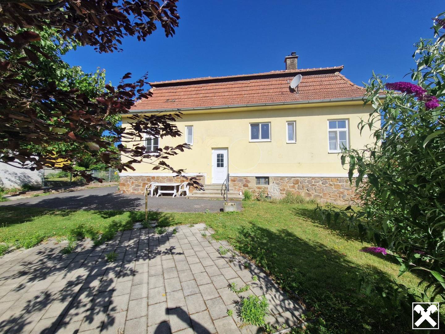 SANIERUNGSBEDÜRFTIGES, CHARMANTES LANDHAUS MIT TRAUMHAFTEM GARTEN IN ALLERBESTER, RUHIGER WOHN-, RUHE- UND ZENTRUMSLAGE VON MAISSAU